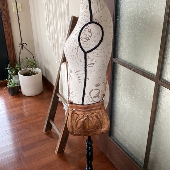 Fossil leather brown crossbody 9” x 10” Nice condition - Picture 7 of 7